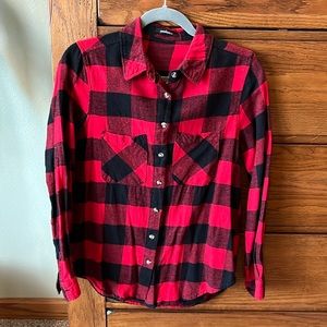 Ambiance red and black plaid flannel shirt size small